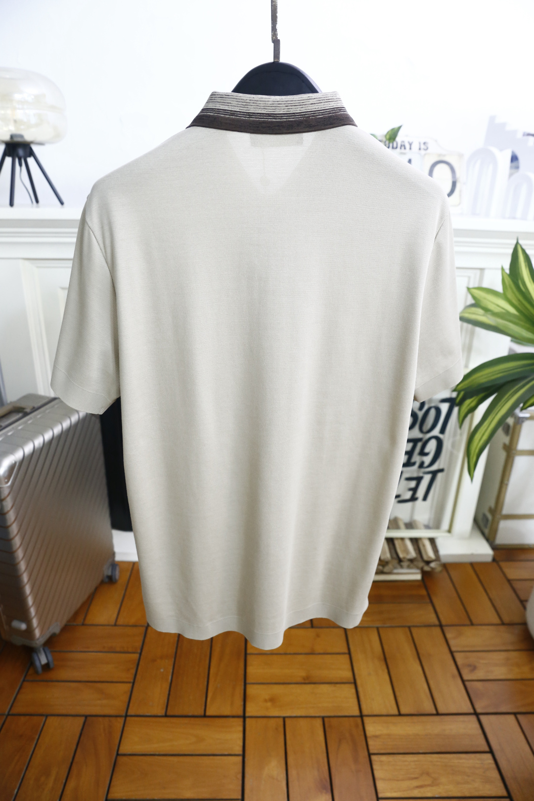 🔥Loro piana.26夏季新品！时尚男士百搭撞色条纹翻领设计，前襟搭配三颗纽扣，衣身剪裁规整合身，