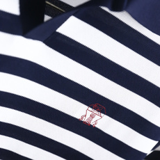 🔥BC.26夏季新品!时尚男士经典翻领小开领设计,衣身布满横向条纹,左胸位置带有小巧精致的刺绣图案,短袖 🔥BC.26夏季新品!时尚男士经典翻领小开领设计,衣身布满横向条纹,左胸位置带有小巧精致的刺绣图案,短袖