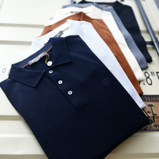 🔥Loro piana.26夏季新品!时尚男士百搭短袖👍经典翻领搭配三门扣设计,左胸位置点缀简约精致的小 🔥Loro piana.26夏季新品!时尚男士百搭短袖👍经典翻领搭配三门扣设计,左胸位置点缀简约精致的小