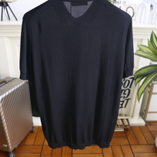 🔥Loro piana.26夏季新品!时尚男士百搭短袖👍经典翻领搭配三门扣设计,左胸位置点缀简约精致的小 🔥Loro piana.26夏季新品!时尚男士百搭短袖👍经典翻领搭配三门扣设计,左胸位置点缀简约精致的小