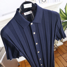 🔥BC.26夏季新品!时尚男士经典翻领搭配全开扣短袖👍衣身带有竖向的肌理纹路,短袖剪裁得体大方,袖口细节 🔥BC.26夏季新品!时尚男士经典翻领搭配全开扣短袖👍衣身带有竖向的肌理纹路,短袖剪裁得体大方,袖口细节
