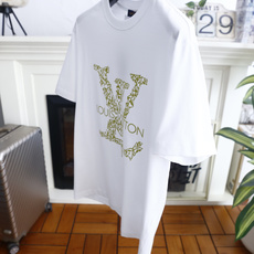 🔥路易威*/LV.26夏季新品!时尚男士圆领短袖👍宽松日常穿搭包容各类身形,领口做工规整不易变形,上身利 🔥路易威*/LV.26夏季新品!时尚男士圆领短袖👍宽松日常穿搭包容各类身形,领口做工规整不易变形,上身利