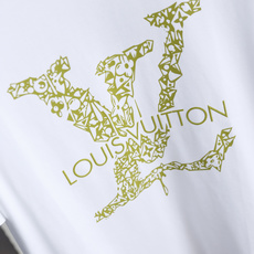 🔥路易威*/LV.26夏季新品!时尚男士圆领短袖👍宽松日常穿搭包容各类身形,领口做工规整不易变形,上身利 🔥路易威*/LV.26夏季新品!时尚男士圆领短袖👍宽松日常穿搭包容各类身形,领口做工规整不易变形,上身利