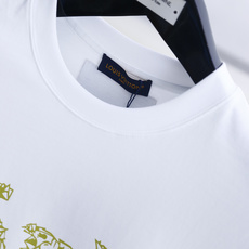 🔥路易威*/LV.26夏季新品!时尚男士圆领短袖👍宽松日常穿搭包容各类身形,领口做工规整不易变形,上身利 🔥路易威*/LV.26夏季新品!时尚男士圆领短袖👍宽松日常穿搭包容各类身形,领口做工规整不易变形,上身利