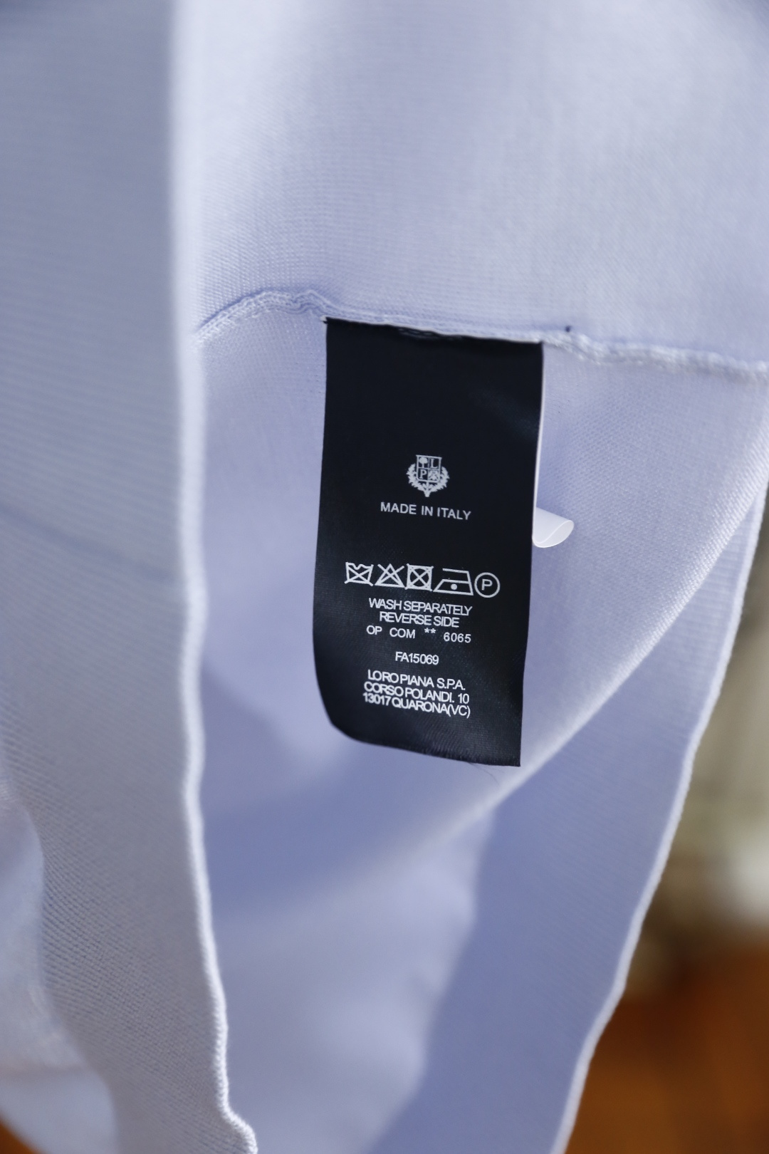 🔥Loro piana.26夏季新品！时尚男士百搭短袖👍经典翻领搭配三门扣设计，左胸位置点缀简约精致的小