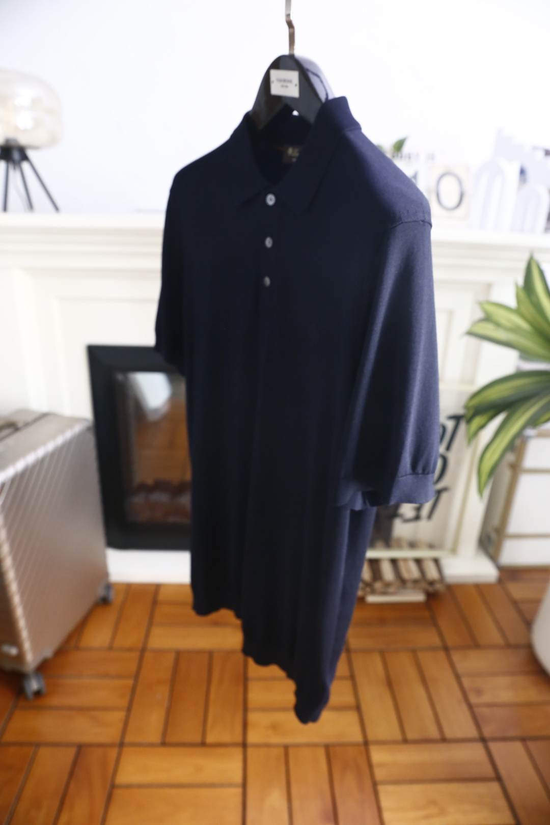 🔥Loro piana.26夏季新品！时尚男士百搭短袖👍经典翻领搭配三门扣设计，左胸位置点缀简约精致的小
