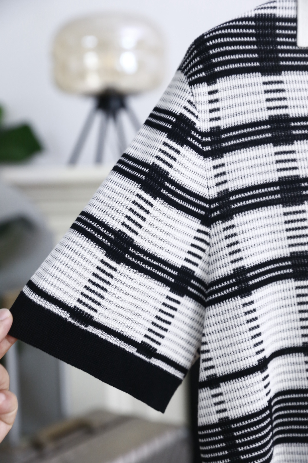 🔥Loro piana.26夏季新品！时尚男士百搭拼接撞色翻领搭配V型开襟短袖👍衣身布满规整格纹条纹，短