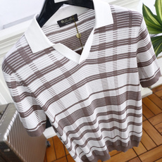 🔥Loro piana.26夏季新品!时尚男士百搭拼接撞色翻领搭配V型开襟短袖👍衣身布满规整格纹条纹,短 🔥Loro piana.26夏季新品!时尚男士百搭拼接撞色翻领搭配V型开襟短袖👍衣身布满规整格纹条纹,短