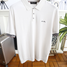 🔥Loro piana.26夏季新品!时尚男士经典翻领短袖👍搭配三颗纽扣门襟,左胸处点缀精致手写刺绣标识 🔥Loro piana.26夏季新品!时尚男士经典翻领短袖👍搭配三颗纽扣门襟,左胸处点缀精致手写刺绣标识