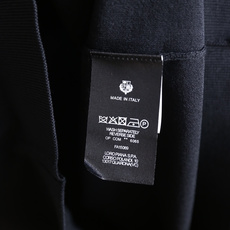 🔥Loro piana.26夏季新品!时尚男士经典翻领短袖👍搭配三颗纽扣门襟,左胸处点缀精致手写刺绣标识 🔥Loro piana.26夏季新品!时尚男士经典翻领短袖👍搭配三颗纽扣门襟,左胸处点缀精致手写刺绣标识