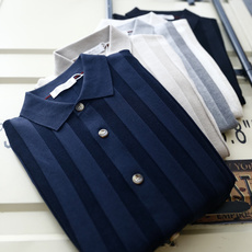 🔥Loro piana.26夏季新品!时尚男士百搭短袖👍简约小翻领搭配短款门襟设计,衣身带有竖向立体肌理 🔥Loro piana.26夏季新品!时尚男士百搭短袖👍简约小翻领搭配短款门襟设计,衣身带有竖向立体肌理