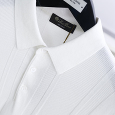 🔥Loro piana.26夏季新品!时尚男士百搭短袖👍简约小翻领搭配短款门襟设计,衣身带有竖向立体肌理 🔥Loro piana.26夏季新品!时尚男士百搭短袖👍简约小翻领搭配短款门襟设计,衣身带有竖向立体肌理