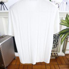 🔥Loro piana.26夏季新品!时尚男士百搭短袖👍简约小翻领搭配短款门襟设计,衣身带有竖向立体肌理 🔥Loro piana.26夏季新品!时尚男士百搭短袖👍简约小翻领搭配短款门襟设计,衣身带有竖向立体肌理