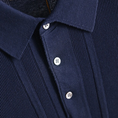 🔥Loro piana.26夏季新品!时尚男士百搭短袖👍简约小翻领搭配短款门襟设计,衣身带有竖向立体肌理 🔥Loro piana.26夏季新品!时尚男士百搭短袖👍简约小翻领搭配短款门襟设计,衣身带有竖向立体肌理