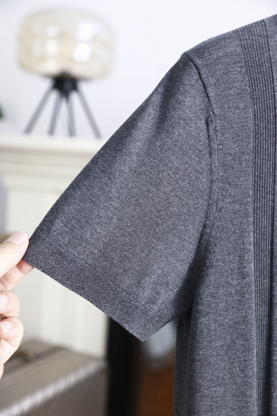 🔥Loro piana.26夏季新品！时尚男士百搭短袖👍简约小翻领搭配短款门襟设计，衣身带有竖向立体肌理