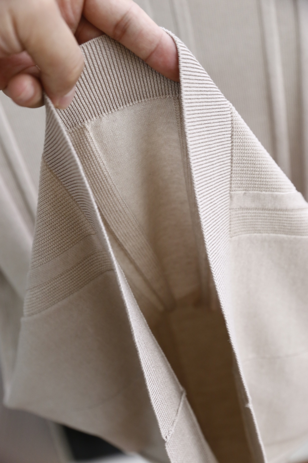 🔥Loro piana.26夏季新品！时尚男士百搭短袖👍简约小翻领搭配短款门襟设计，衣身带有竖向立体肌理