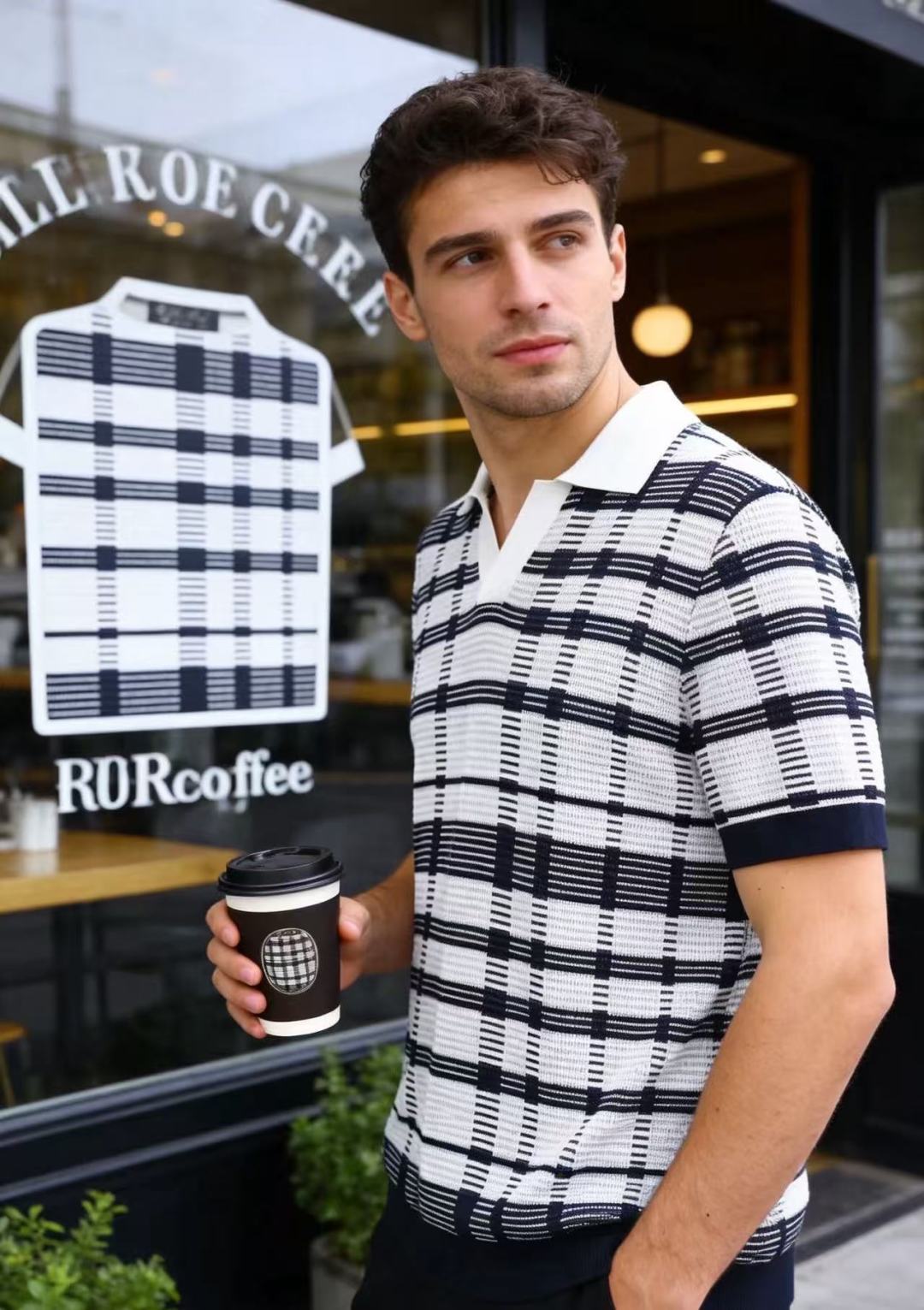 🔥Loro piana.26夏季新品！时尚男士百搭拼接撞色翻领搭配V型开襟短袖👍衣身布满规整格纹条纹，短