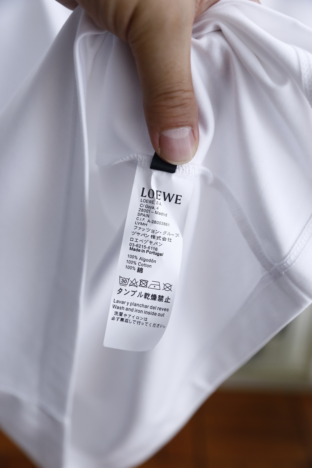 🔥罗意威.26夏季新品！时尚男士简约圆领T恤👍左胸饰有品牌标志性的低调刺绣标识，整体版型宽松舒适，线条干