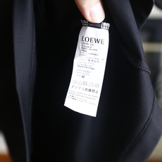 🔥罗意威.26夏季新品!时尚男士简约圆领T恤👍左胸饰有品牌标志性的低调刺绣标识,整体版型宽松舒适,线条干 🔥罗意威.26夏季新品!时尚男士简约圆领T恤👍左胸饰有品牌标志性的低调刺绣标识,整体版型宽松舒适,线条干