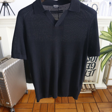🔥杰尼*.26夏季新品!时尚男士百搭短袖👍简约翻领搭配无扣V型开襟设计,衣身布满细密立体肌理,袖口做平整 🔥杰尼*.26夏季新品!时尚男士百搭短袖👍简约翻领搭配无扣V型开襟设计,衣身布满细密立体肌理,袖口做平整