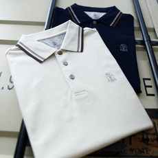🔥BC.26夏季新品!时尚男士百搭短袖👍经典翻领搭配三粒扣门襟,领口、袖口与下摆处点缀双层条纹包边,左胸 🔥BC.26夏季新品!时尚男士百搭短袖👍经典翻领搭配三粒扣门襟,领口、袖口与下摆处点缀双层条纹包边,左胸