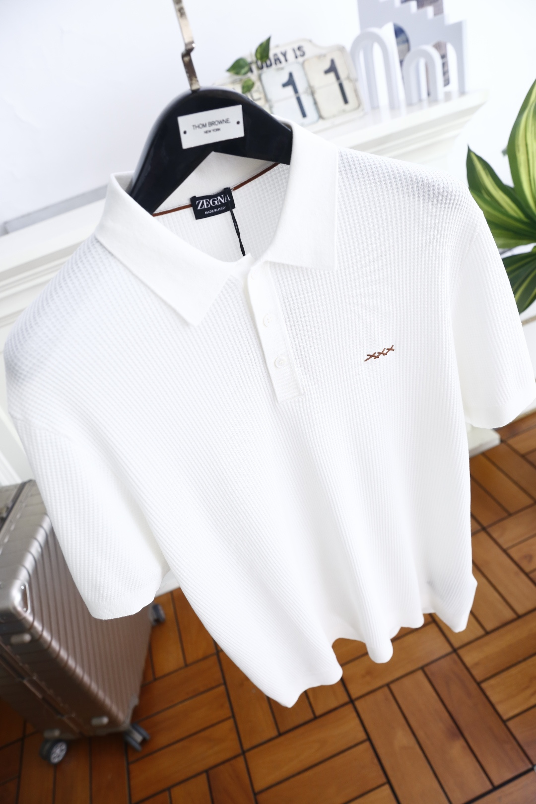 🔥杰尼*.26夏季新品🆕时尚男士百搭短袖👍标准小翻领搭配三粒短门襟，衣身布满规整立体格纹肌理，左胸点缀小