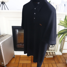 🔥杰尼*.26夏季新品🆕时尚男士百搭短袖👍标准小翻领搭配三粒短门襟,衣身布满规整立体格纹肌理,左胸点缀小 🔥杰尼*.26夏季新品🆕时尚男士百搭短袖👍标准小翻领搭配三粒短门襟,衣身布满规整立体格纹肌理,左胸点缀小