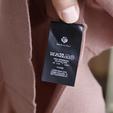 🔥Loro piana.26夏季新品!时尚男士百搭短袖👍简约平整翻领搭配三粒扣短门襟,袖口与下摆采用窄边 🔥Loro piana.26夏季新品!时尚男士百搭短袖👍简约平整翻领搭配三粒扣短门襟,袖口与下摆采用窄边