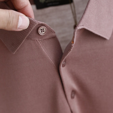 🔥Loro piana.26夏季新品!时尚男士百搭短袖👍简约平整翻领搭配三粒扣短门襟,袖口与下摆采用窄边 🔥Loro piana.26夏季新品!时尚男士百搭短袖👍简约平整翻领搭配三粒扣短门襟,袖口与下摆采用窄边