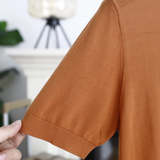 🔥Loro piana.26夏季新品!时尚男士百搭短袖👍简约平整翻领搭配三粒扣短门襟,袖口与下摆采用窄边 🔥Loro piana.26夏季新品!时尚男士百搭短袖👍简约平整翻领搭配三粒扣短门襟,袖口与下摆采用窄边