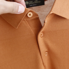 🔥Loro piana.26夏季新品!时尚男士百搭短袖👍简约平整翻领搭配三粒扣短门襟,袖口与下摆采用窄边 🔥Loro piana.26夏季新品!时尚男士百搭短袖👍简约平整翻领搭配三粒扣短门襟,袖口与下摆采用窄边