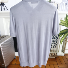 🔥Loro piana.26夏季新品!时尚男士百搭短袖👍简约平整翻领搭配三粒扣短门襟,袖口与下摆采用窄边 🔥Loro piana.26夏季新品!时尚男士百搭短袖👍简约平整翻领搭配三粒扣短门襟,袖口与下摆采用窄边