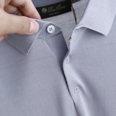 🔥Loro piana.26夏季新品!时尚男士百搭短袖👍简约平整翻领搭配三粒扣短门襟,袖口与下摆采用窄边 🔥Loro piana.26夏季新品!时尚男士百搭短袖👍简约平整翻领搭配三粒扣短门襟,袖口与下摆采用窄边