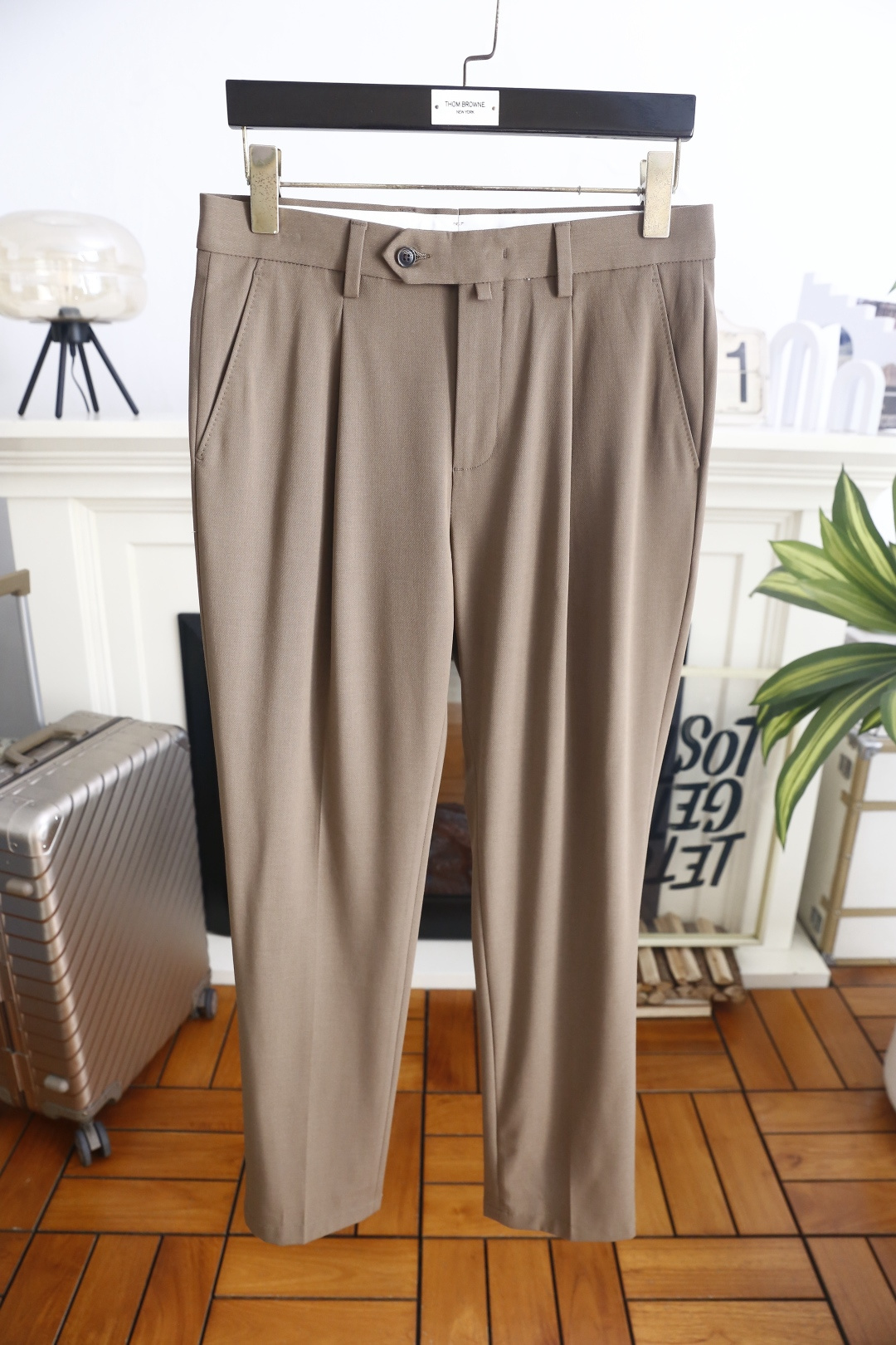 🔥Loro piana.26夏季新品！时尚男士百搭休闲长裤👍单褶设计西裤搭配标准腰头与单颗扣门襟，侧边设
