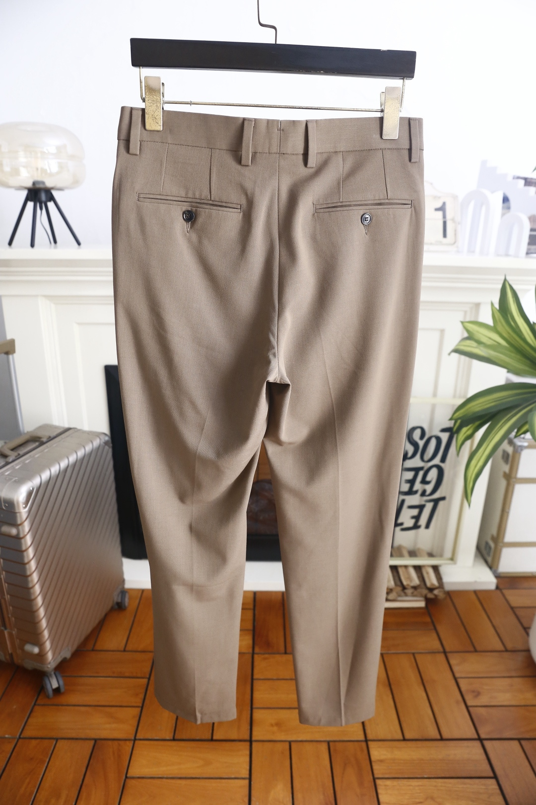 🔥Loro piana.26夏季新品！时尚男士百搭休闲长裤👍单褶设计西裤搭配标准腰头与单颗扣门襟，侧边设
