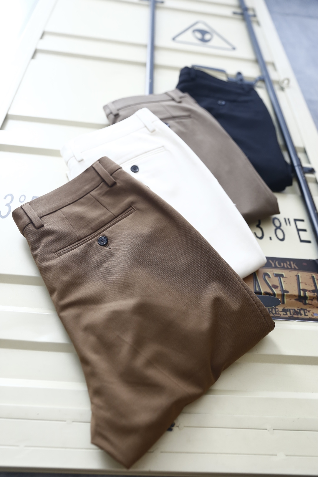 🔥Loro piana.26夏季新品！时尚男士百搭休闲长裤👍单褶设计西裤搭配标准腰头与单颗扣门襟，侧边设