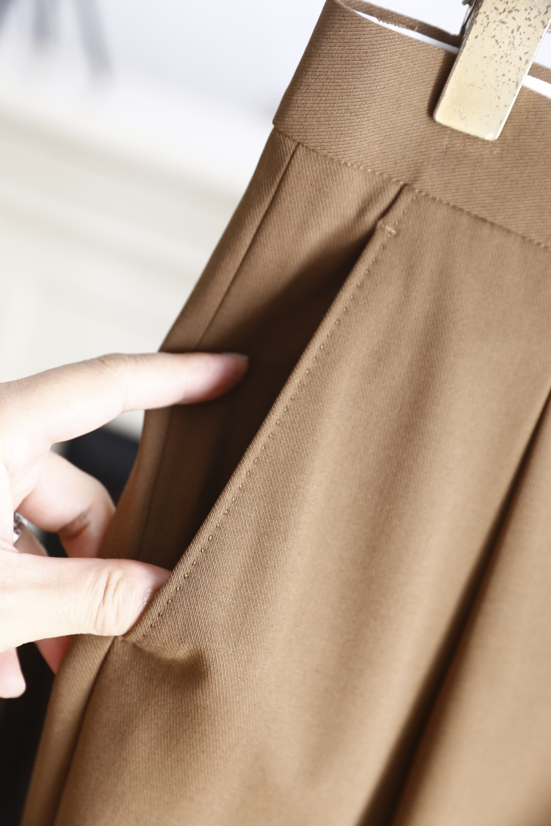 🔥Loro piana.26夏季新品！时尚男士百搭休闲长裤👍单褶设计西裤搭配标准腰头与单颗扣门襟，侧边设