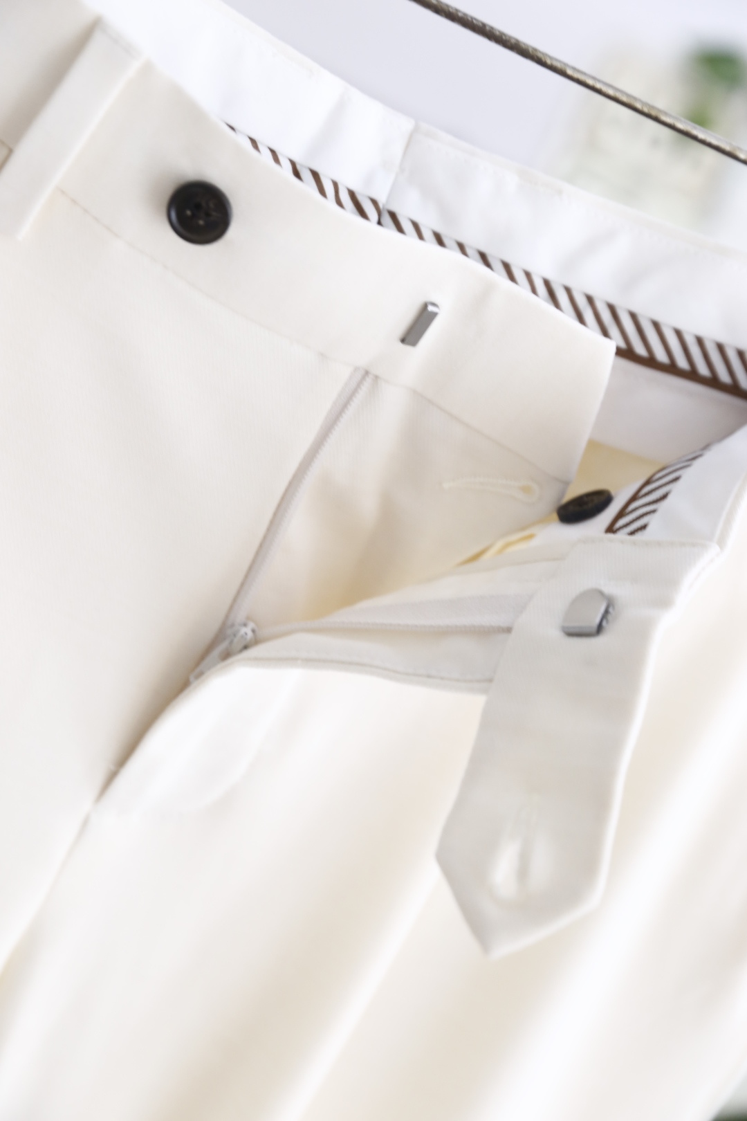 🔥Loro piana.26夏季新品！时尚男士百搭休闲长裤👍单褶设计西裤搭配标准腰头与单颗扣门襟，侧边设