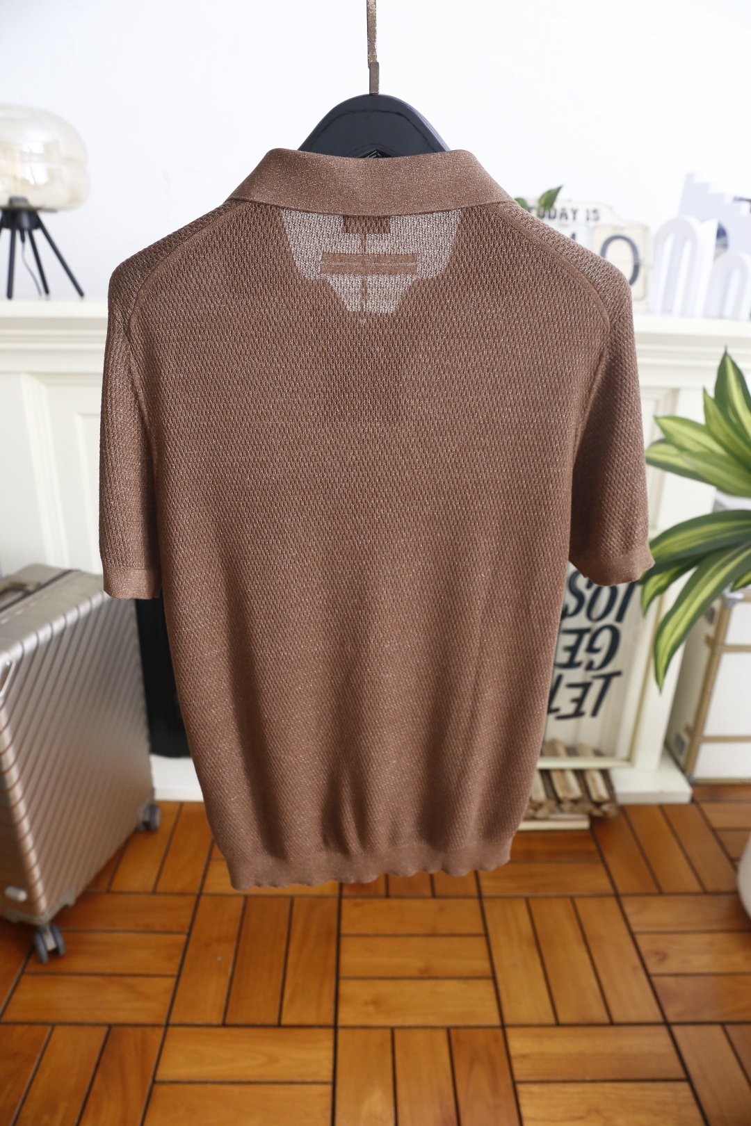 🔥杰尼*.26夏季新品🆕时尚男士百搭短袖👍标准小翻领搭配三粒短门襟，衣身布满规整立体格纹肌理，左胸点缀小