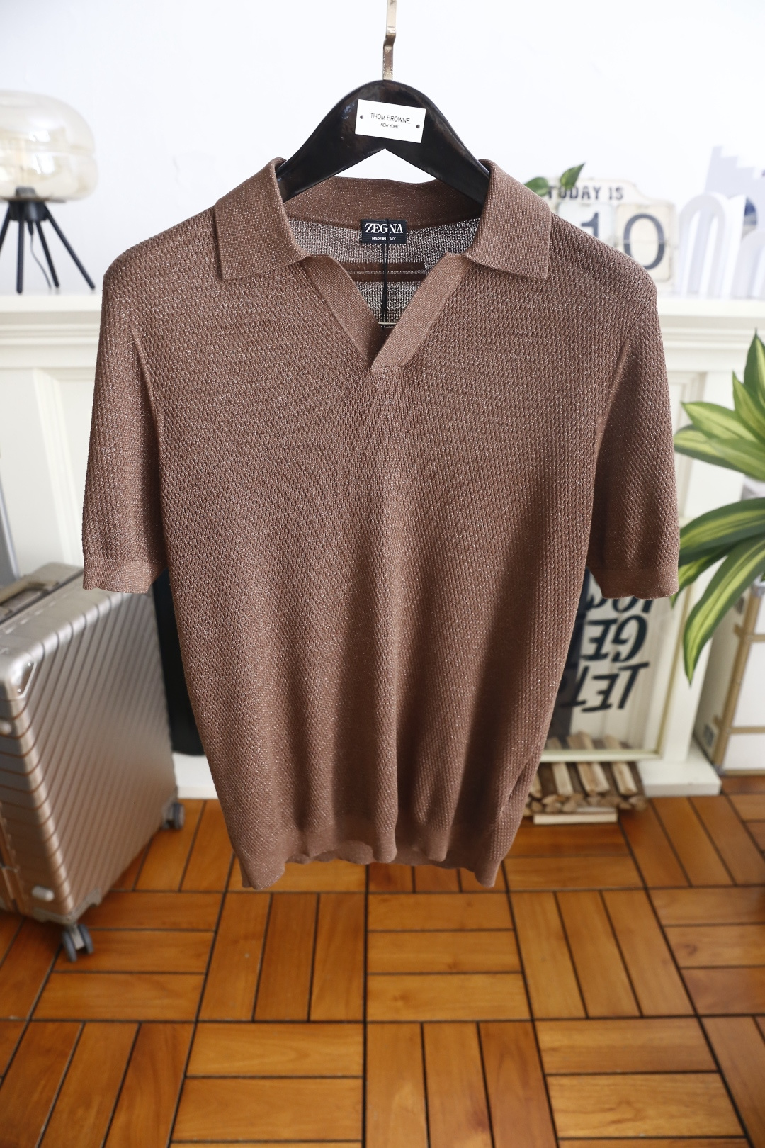 🔥杰尼*.26夏季新品🆕时尚男士百搭短袖👍标准小翻领搭配三粒短门襟，衣身布满规整立体格纹肌理，左胸点缀小