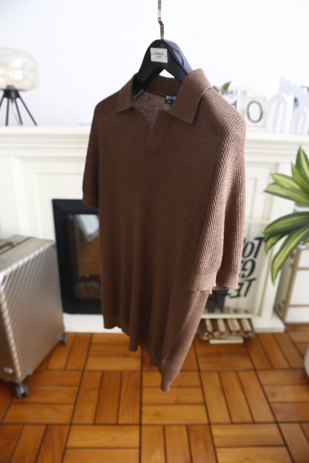 🔥杰尼*.26夏季新品🆕时尚男士百搭短袖👍标准小翻领搭配三粒短门襟，衣身布满规整立体格纹肌理，左胸点缀小