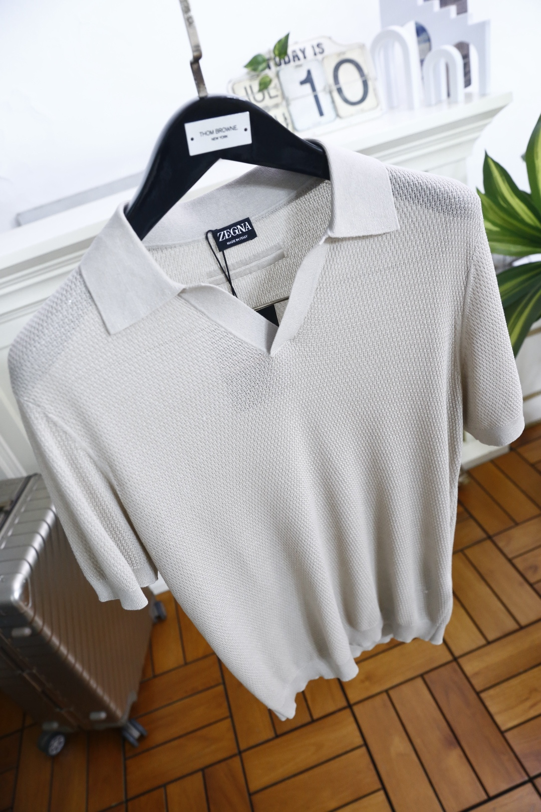 🔥杰尼*.26夏季新品🆕时尚男士百搭短袖👍标准小翻领搭配三粒短门襟，衣身布满规整立体格纹肌理，左胸点缀小