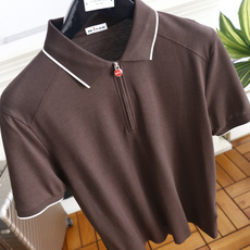🔥kiton.26夏季新品!时尚男士百搭短袖👍精致撞色细边勾勒翻领与短袖袖口,门襟采用半开拉链设计,拉链 🔥kiton.26夏季新品!时尚男士百搭短袖👍精致撞色细边勾勒翻领与短袖袖口,门襟采用半开拉链设计,拉链