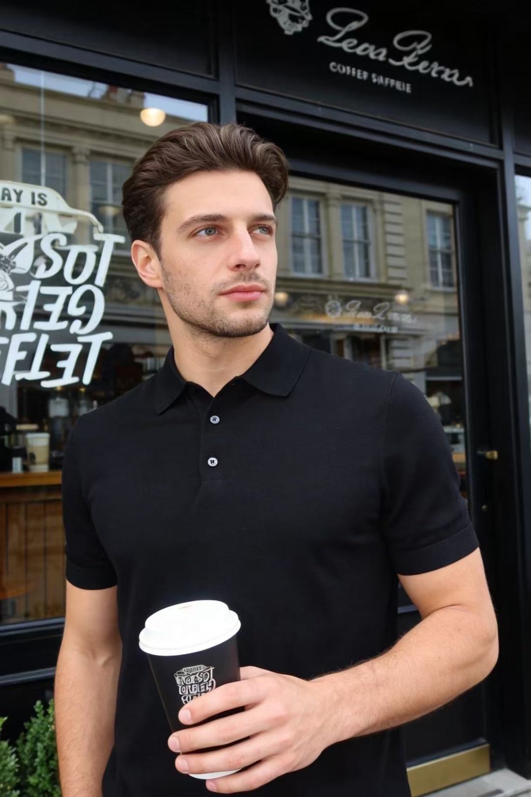 🔥Loro piana.26夏季新品！时尚男士百搭短袖👍简约平整翻领搭配三粒扣短门襟，袖口与下摆采用窄边