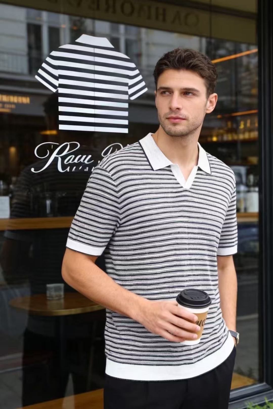 🔥Loro piana.26夏季新品！时尚男士百搭短袖👍小翻领搭配无扣V型门襟，全身布满细密横向条纹，领