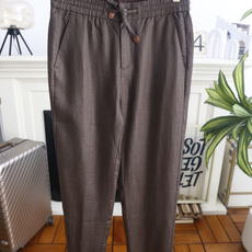 🔥Loro piana. 26夏季新品🆕时尚男士轻奢大牌质感的休闲九分裤,腰部搭配抽绳松紧设计,辅以皮质饰扣点缀,兼顾舒 🔥Loro piana. 26夏季新品🆕时尚男士轻奢大牌质感的休闲九分裤,腰部搭配抽绳松紧设计,辅以皮质饰扣点缀,兼顾舒