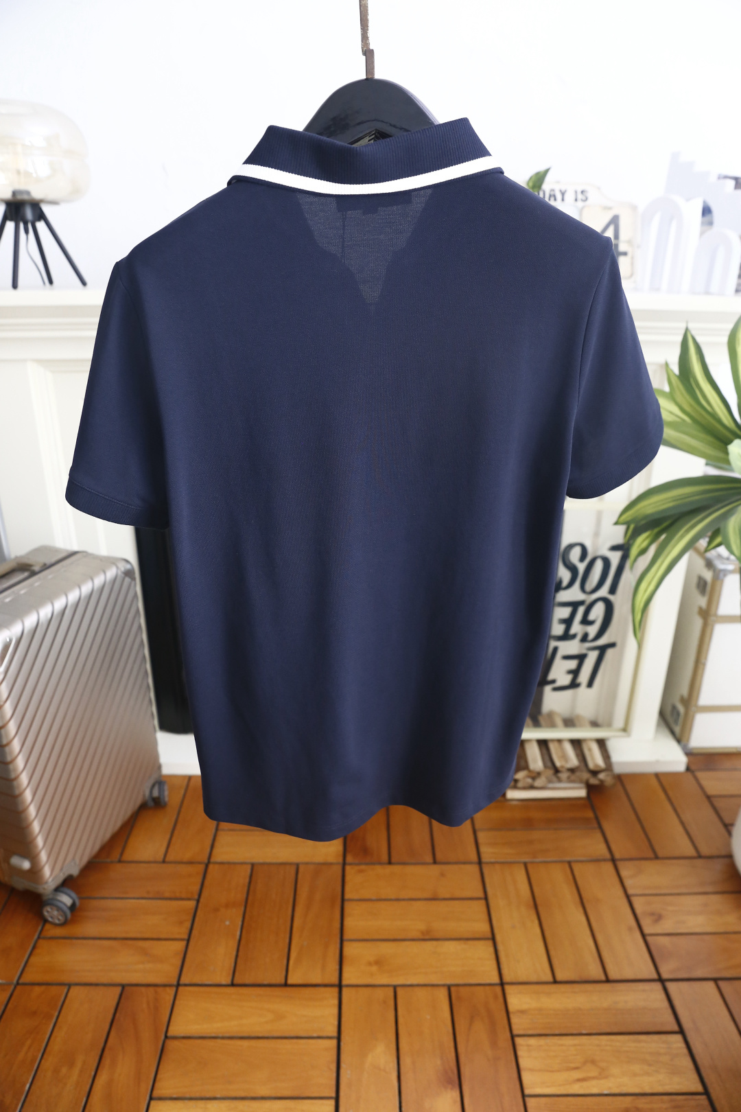 🔥Loro piana. 26夏季新品，时尚轻奢大牌气质男士短袖Polo衫，撞色条纹点缀翻领，简约V型门襟利落大气。胸口