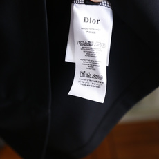 🔥迪奥. 26夏季新品!时尚男士百搭圆领短袖T恤,胸前饰有精致的品牌标识刺绣,细节做工考究,低调中彰显品牌质感。简约利落 🔥迪奥. 26夏季新品!时尚男士百搭圆领短袖T恤,胸前饰有精致的品牌标识刺绣,细节做工考究,低调中彰显品牌质感。简约利落