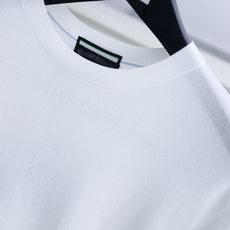 🔥克罗心. 26夏季新品!时尚男士百搭短袖👍圆领基础款设计,简约大气又百搭。胸前的立体刺绣装饰低调又有辨识度,打破了单调 🔥克罗心. 26夏季新品!时尚男士百搭短袖👍圆领基础款设计,简约大气又百搭。胸前的立体刺绣装饰低调又有辨识度,打破了单调