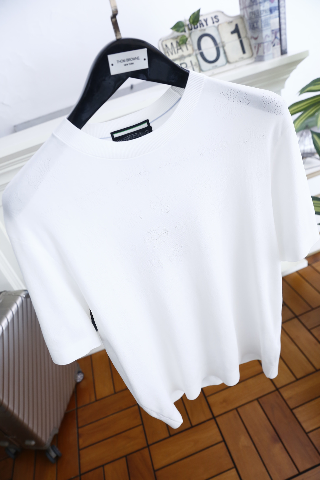 🔥克罗心. 26夏季新品!时尚男士百搭短袖👍圆领基础款设计,简约大气又百搭。胸前的立体刺绣装饰低调又有辨识度,打破了单调 🔥克罗心. 26夏季新品!时尚男士百搭短袖👍圆领基础款设计,简约大气又百搭。胸前的立体刺绣装饰低调又有辨识度,打破了单调